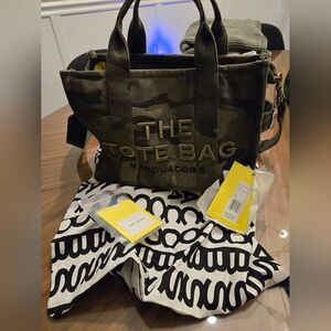 Marc Jacobs The Tote Bag Medium Camo